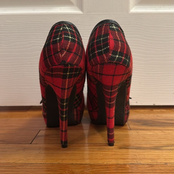 Black and Red Plaid Heels - Picture 4 of 6